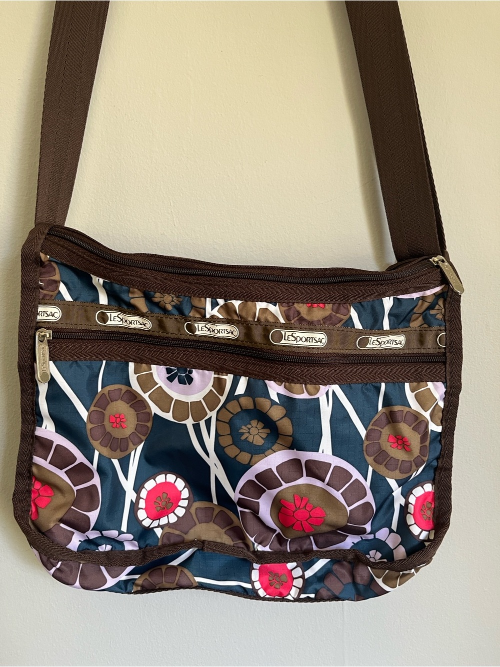 Le Sportsac crossbody 6 pocket bag